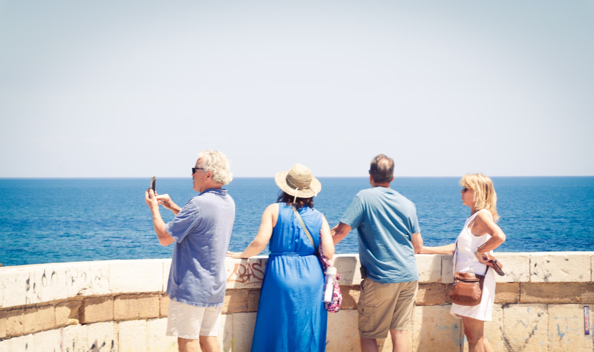 Onlookers before the summer sea