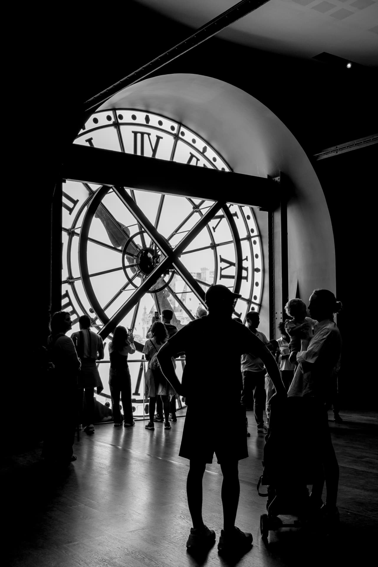 Silhouettes before the clock of the Musée d'Orsay
